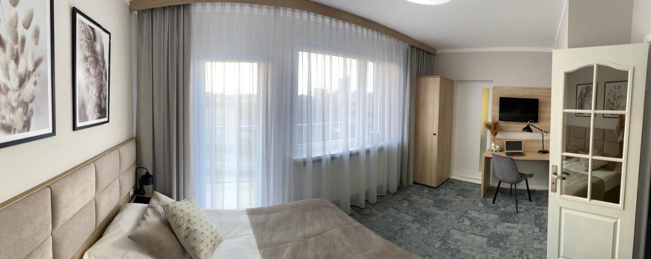 Apartament Senator 115M2 Bed & Breakfast Katowice Bagian luar foto